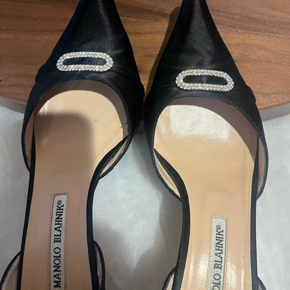 Size 38 satin D’orsay Manolo Blahnik pumps - Picture 5 of 5